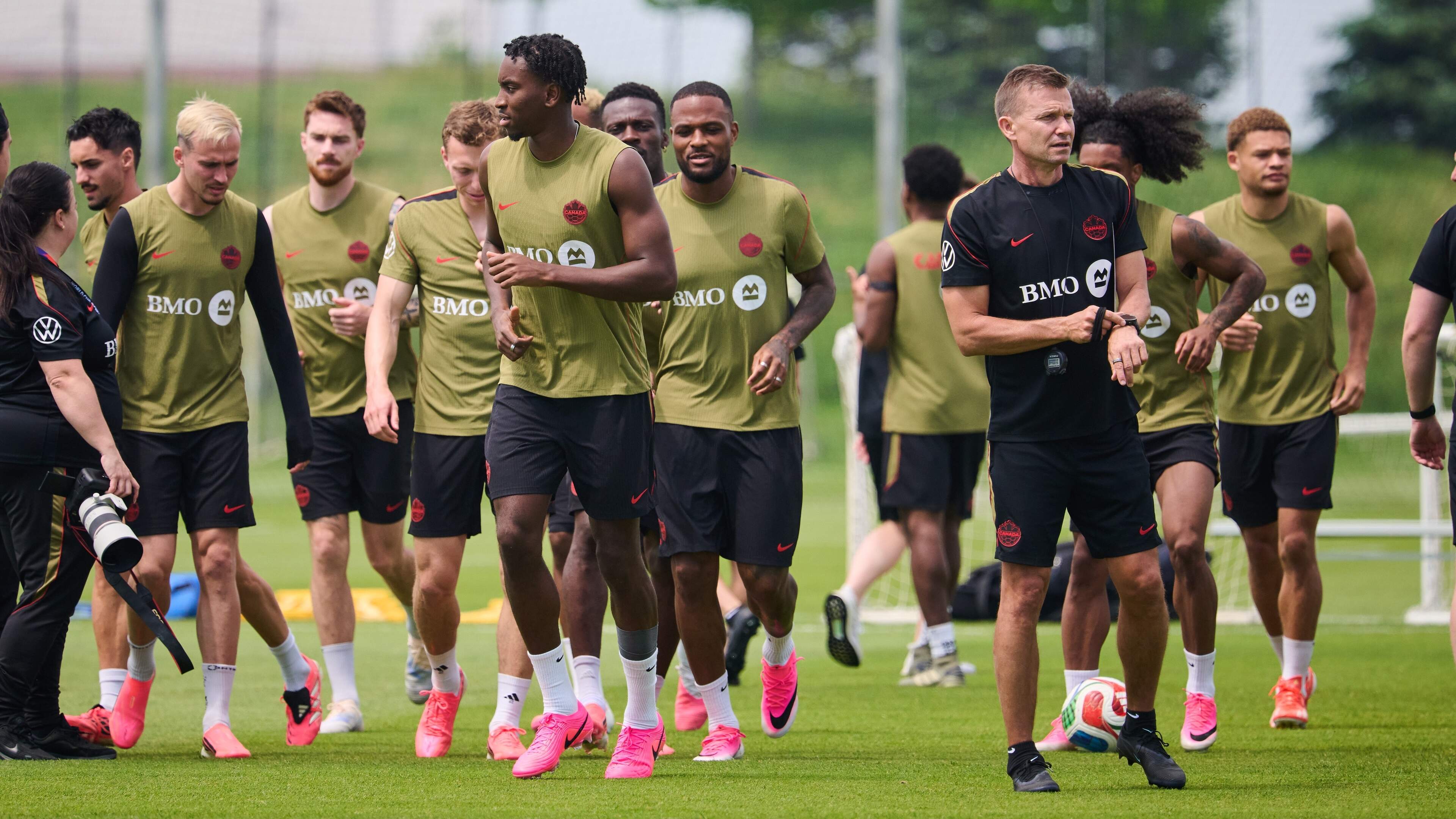 Programma WK 2026: gastlanden Canada en VS spelen hun eerste groepsduels, Danny Makkelie fluit Amerikanen